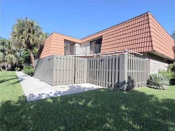 11006 N Harmony Lake Cir , Davie, FL 33324