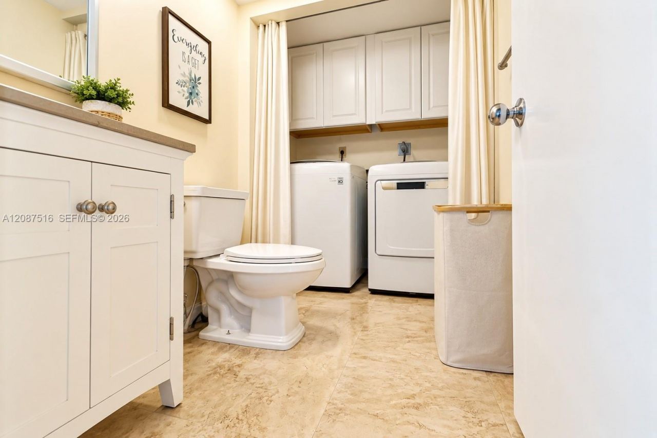 11006 N Harmony Lake Cir, Davie, FL 33324 Photo