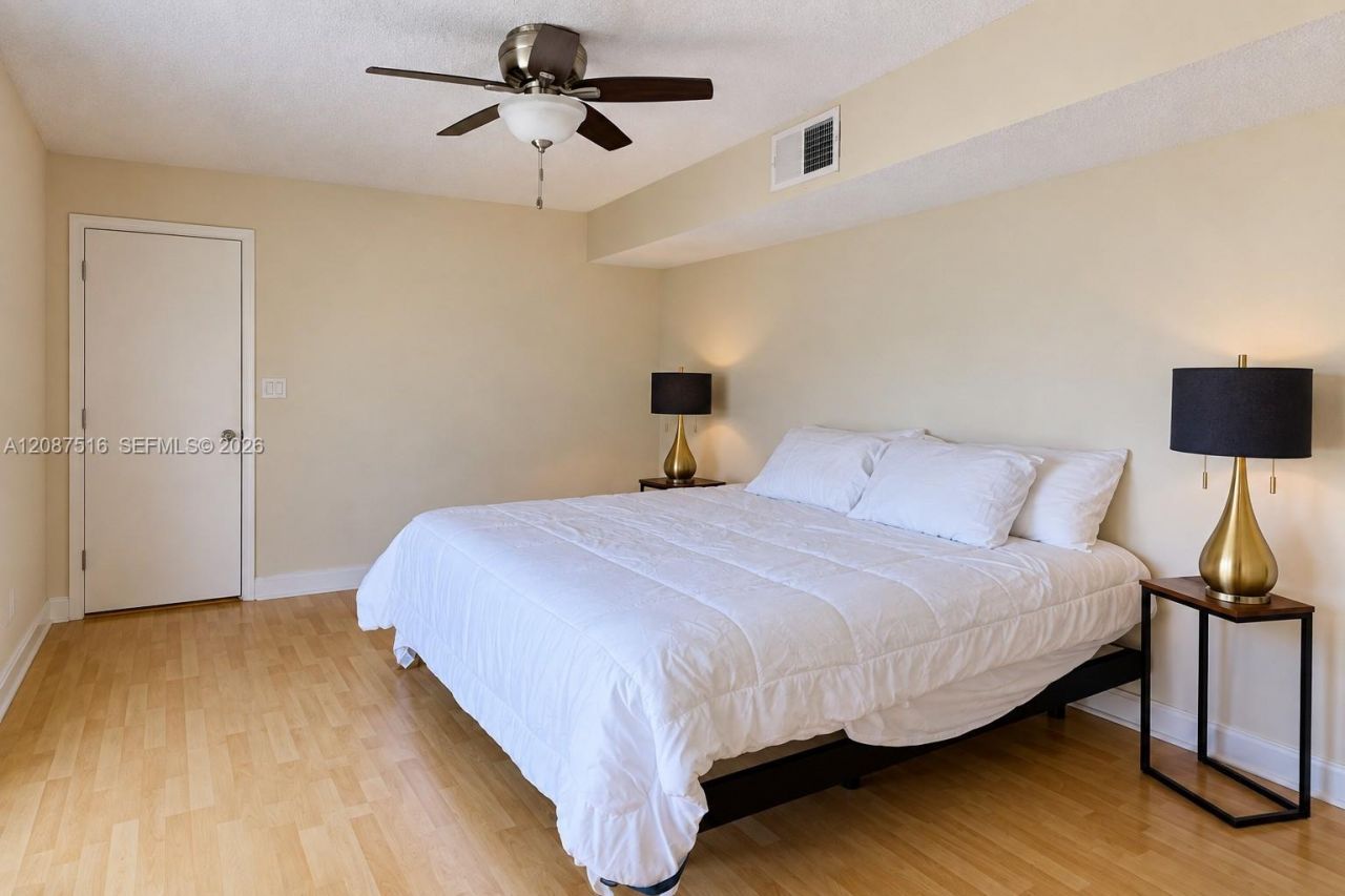 11006 N Harmony Lake Cir, Davie, FL 33324 Photo