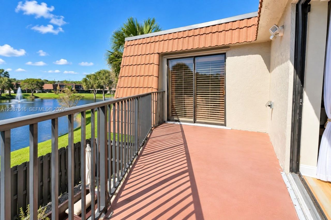 11006 N Harmony Lake Cir, Davie, FL 33324 Photo