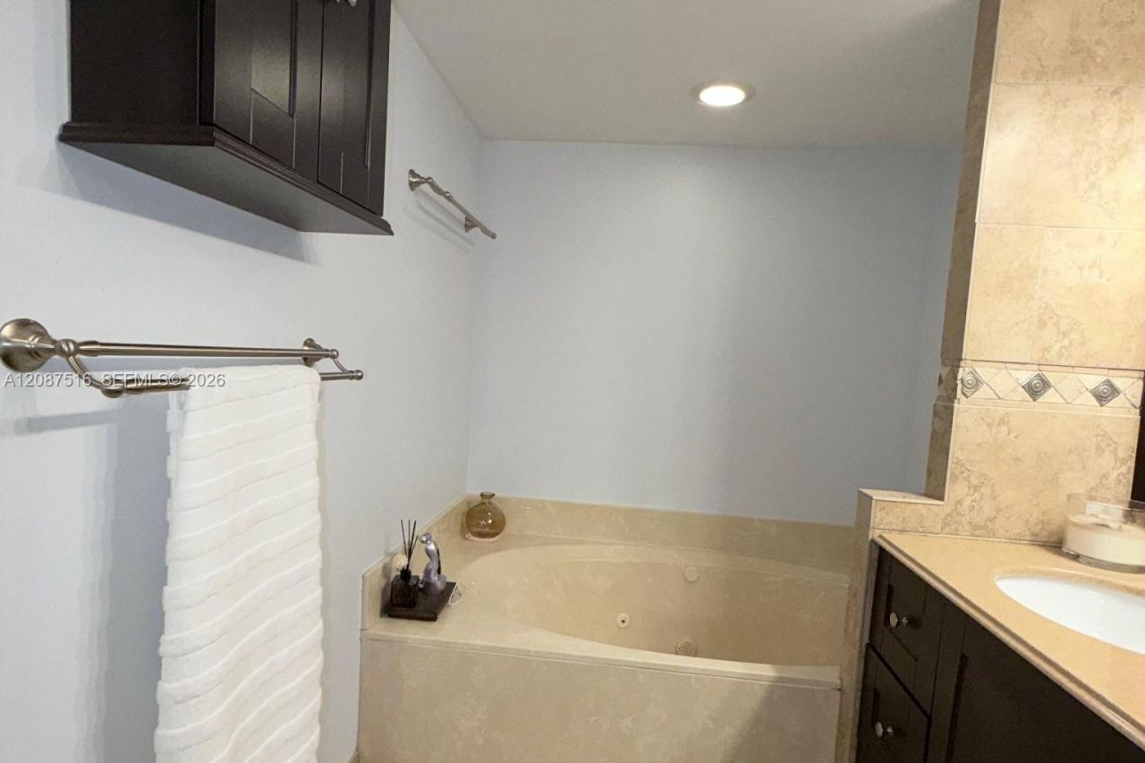 11006 N Harmony Lake Cir, Davie, FL 33324 Photo