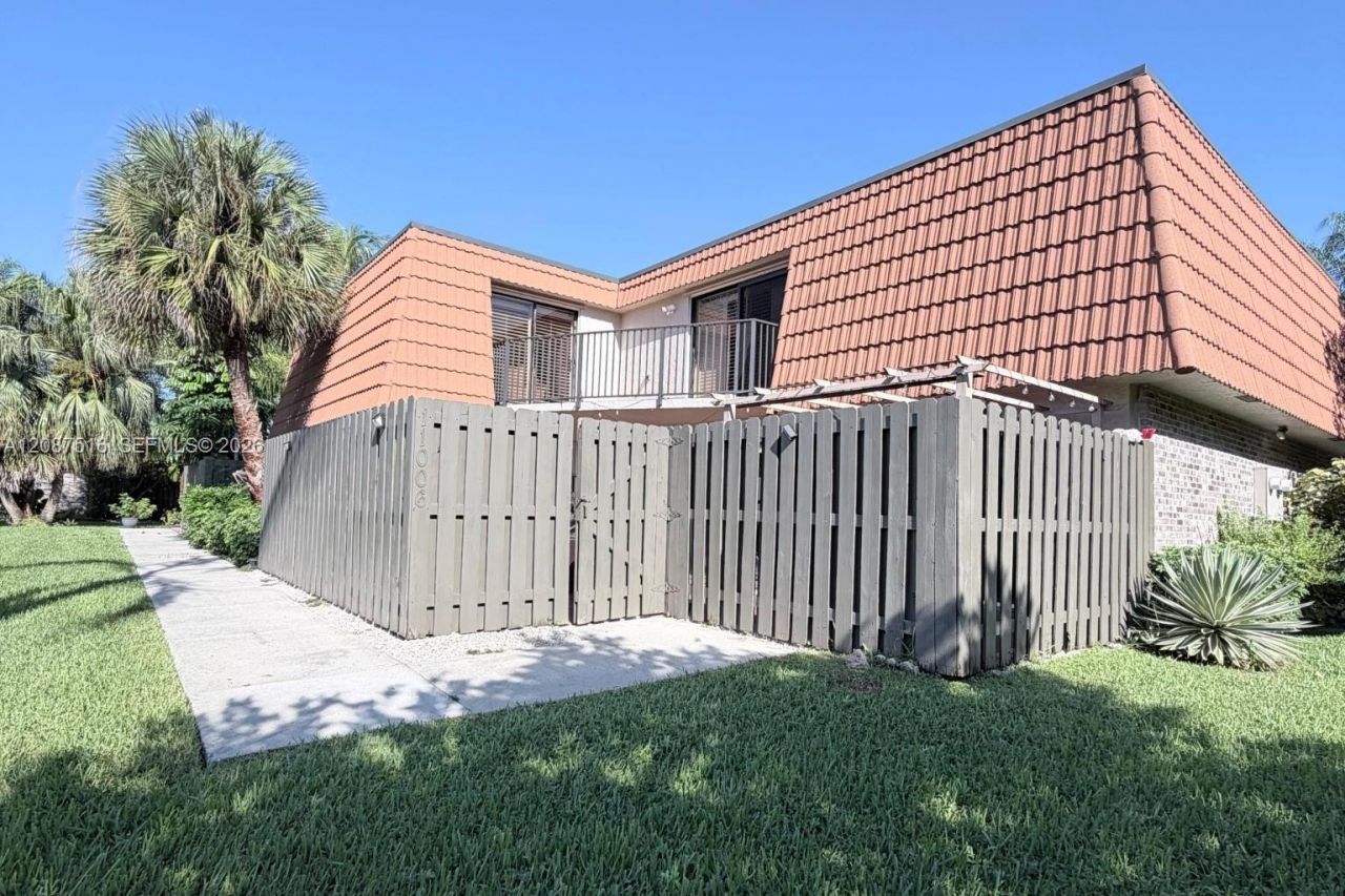 11006 N Harmony Lake Cir, Davie, FL 33324 Photo