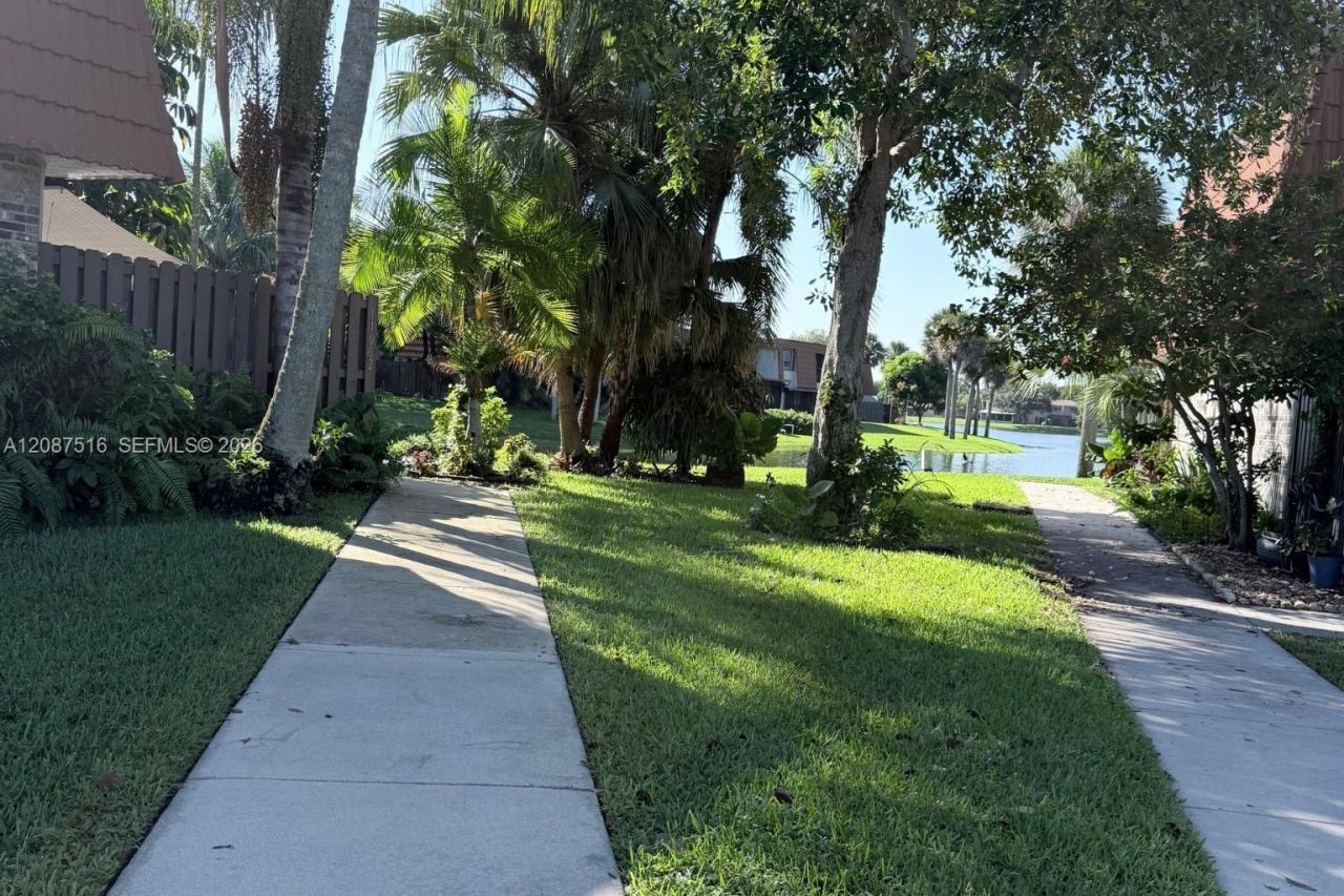 11006 N Harmony Lake Cir, Davie, FL 33324 Photo