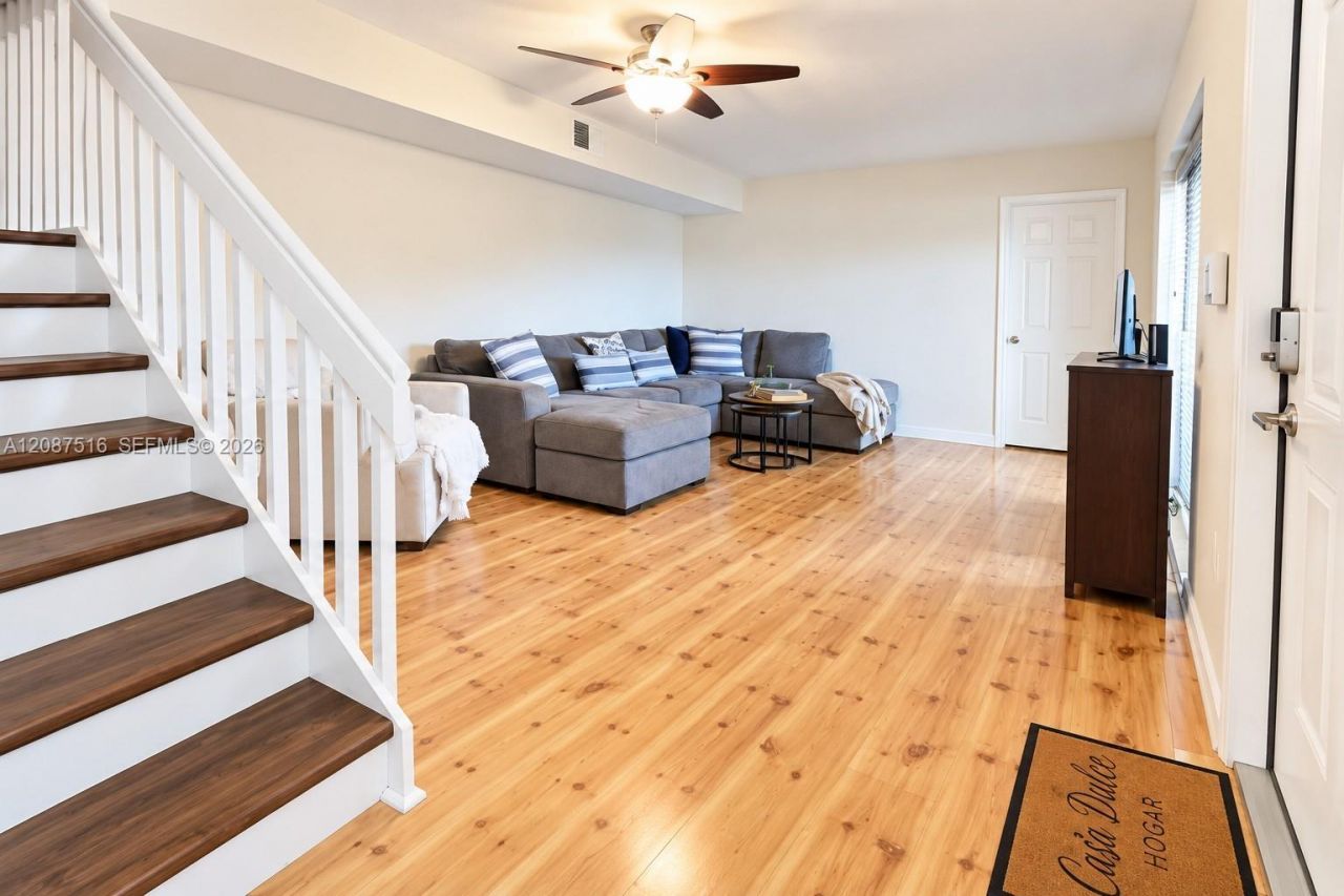11006 N Harmony Lake Cir, Davie, FL 33324 Photo