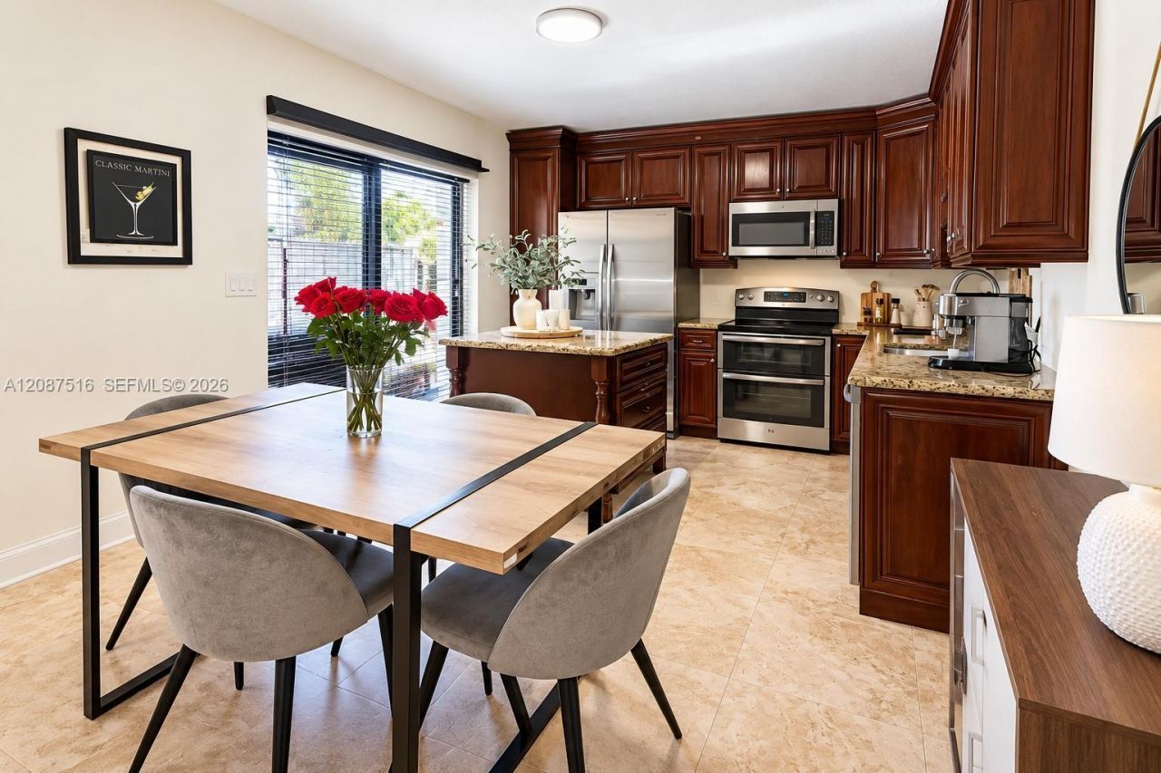 11006 N Harmony Lake Cir, Davie, FL 33324 Photo