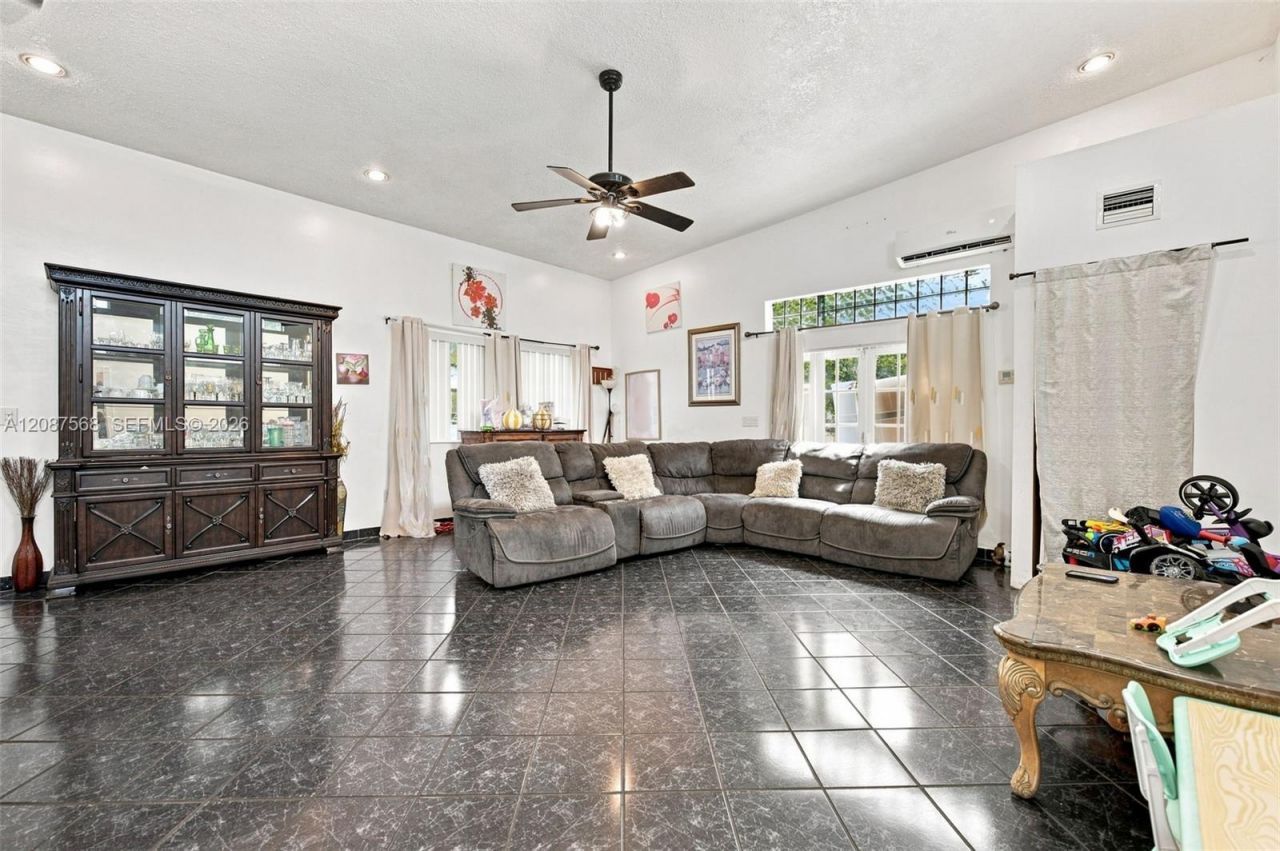 1299 NW 120th St, North Miami, FL 33167 Photo
