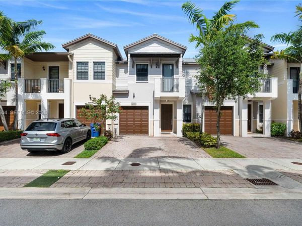 6005 NW 104th Path, Unit 6005, Doral, FL 33178