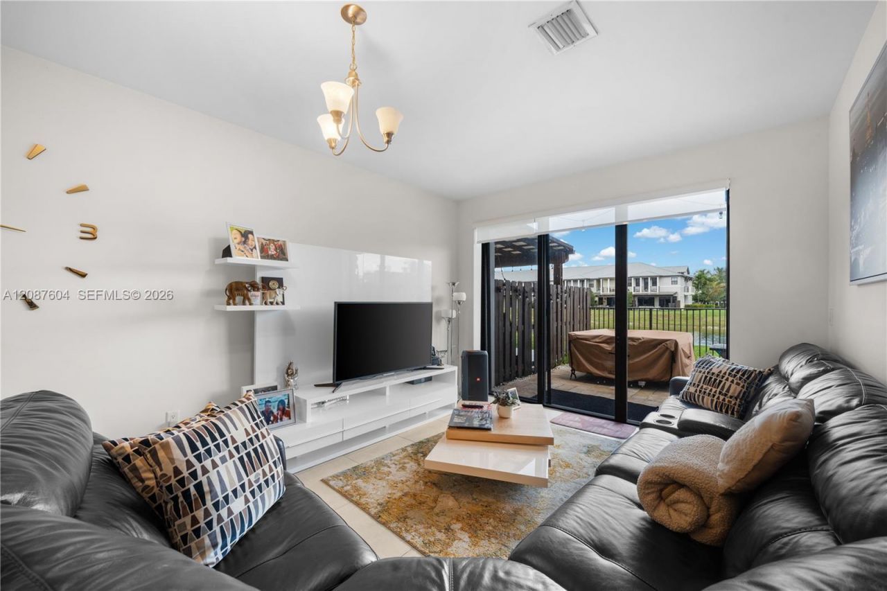 6005 NW 104th Path, Unit 6005, Doral, FL 33178 Photo