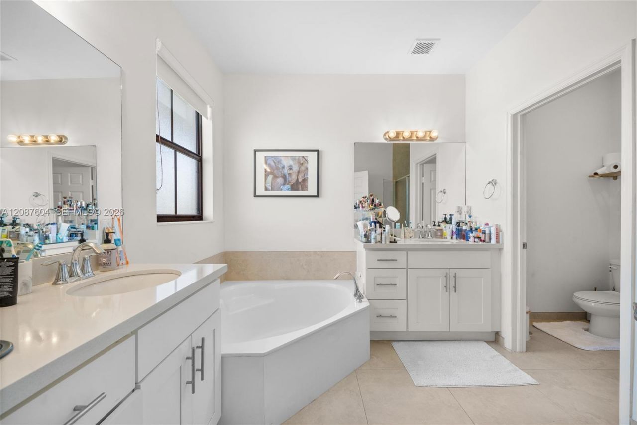 6005 NW 104th Path, Unit 6005, Doral, FL 33178 Photo