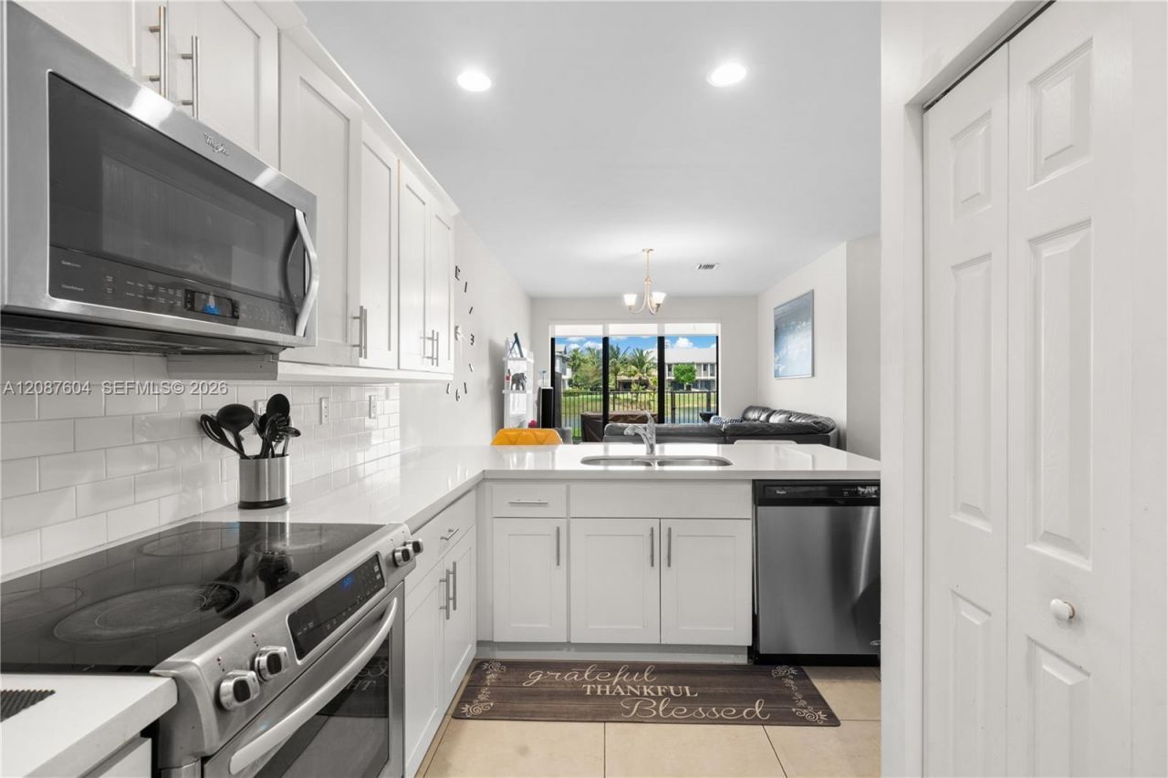6005 NW 104th Path, Unit 6005, Doral, FL 33178 Photo
