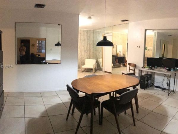 1310 NW 52nd St , Miami, FL 33142