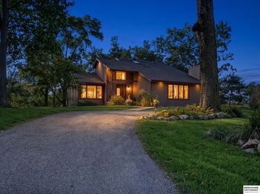 3005 Rainwood Road, Omaha, NE 68112