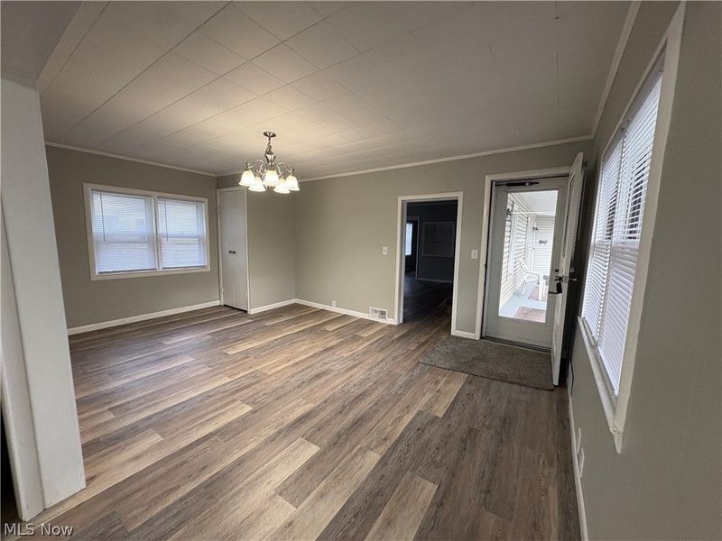210 W 3rd Street, Uhrichsville, OH 44683 Photo 4