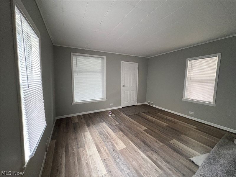 210 W 3rd Street, Uhrichsville, OH 44683 Photo 6