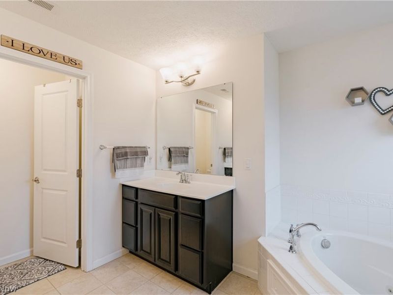 7944 Megan Meadow Drive, Hudson, OH 44236 Photo 23