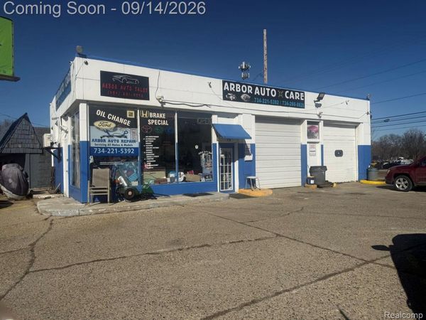 79 Ecorse Road, Ypsilanti, Mi 48198