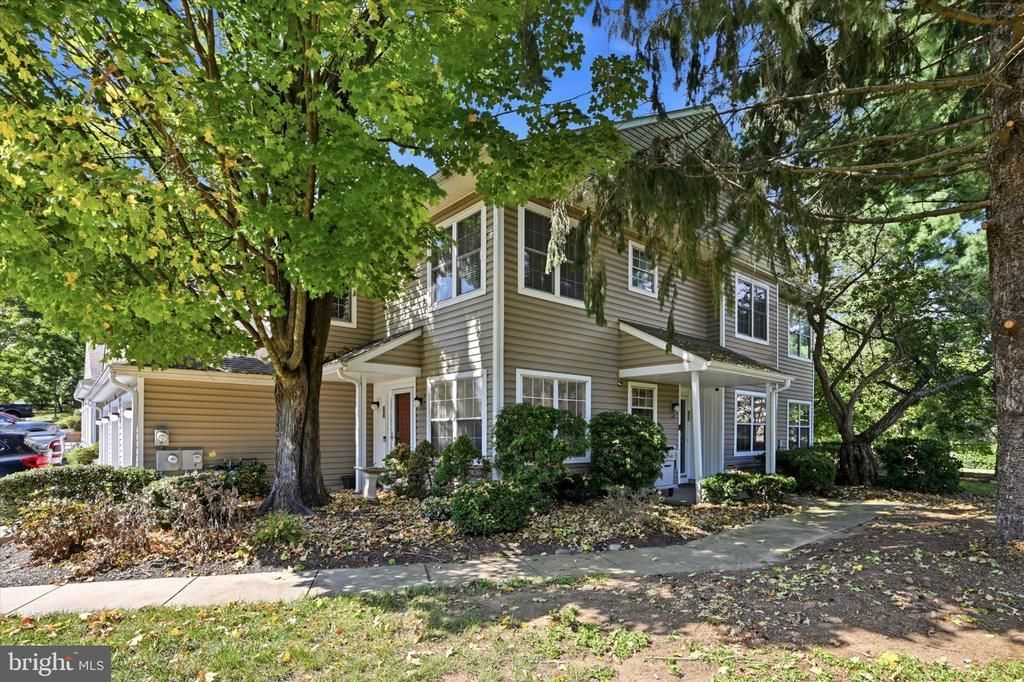 351 DANBURY LANE, GLEN MILLS, PA 19342