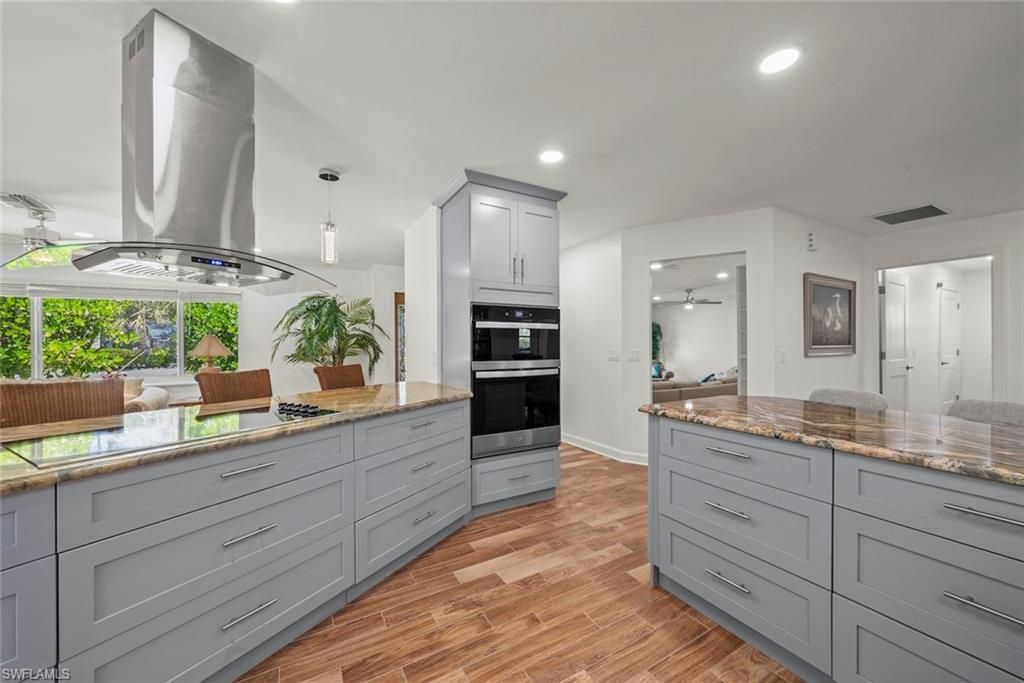 9421 Moonlight Dr, Sanibel, FL 33957 Photo