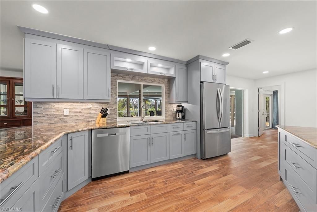 9421 Moonlight Dr, Sanibel, FL 33957 Photo