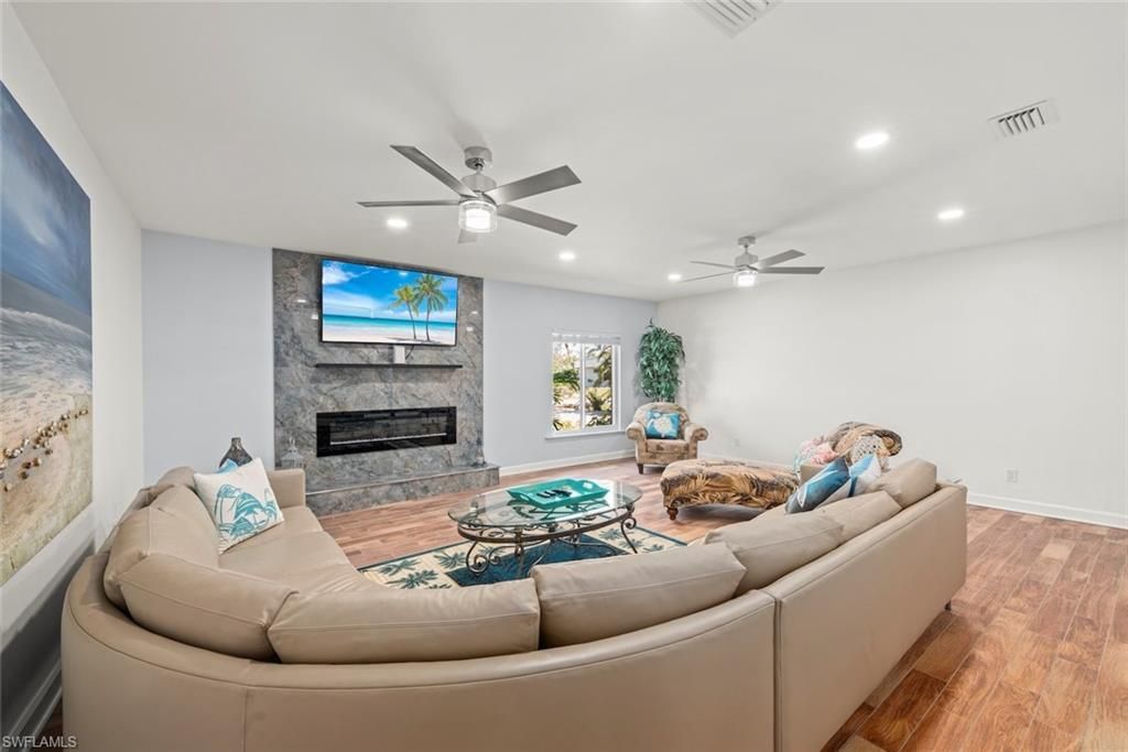 9421 Moonlight Dr, Sanibel, FL 33957 Photo