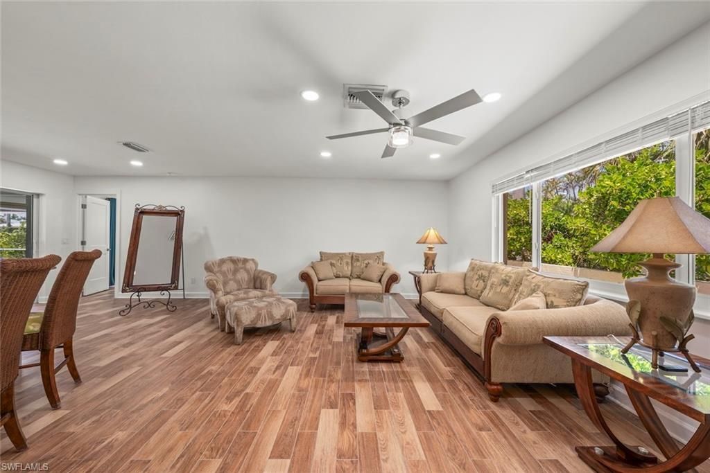 9421 Moonlight Dr, Sanibel, FL 33957 Photo