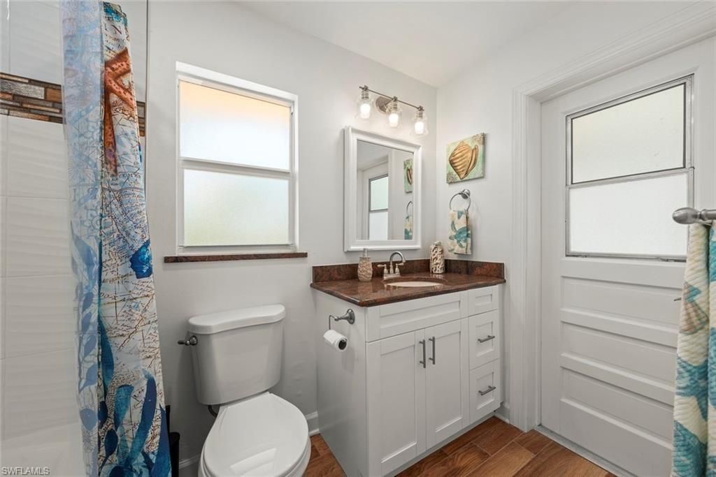 9421 Moonlight Dr, Sanibel, FL 33957 Photo