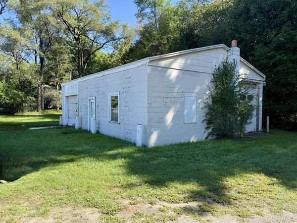 2409 Lansing Avenue, Jackson, MI 49202