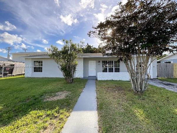 14202 SW 110th Ave , Miami, FL 33176