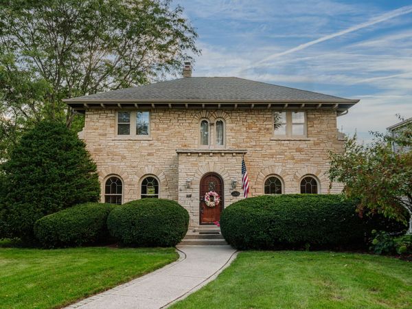 2263 Ludington Ave, Wauwatosa, WI 53226