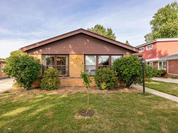 10536 S Kilbourn Avenue, Oak Lawn, IL 60453
