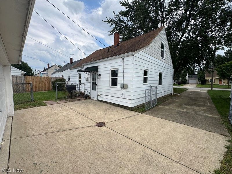 26381 Drakefield Avenue, Euclid, OH 44132 Photo 26