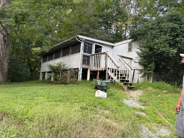 151 Big Springs Ln , Jacksboro, TN 37757