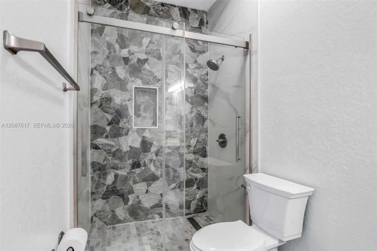 8870 N Isles Cir, Tamarac, FL 33321 Photo
