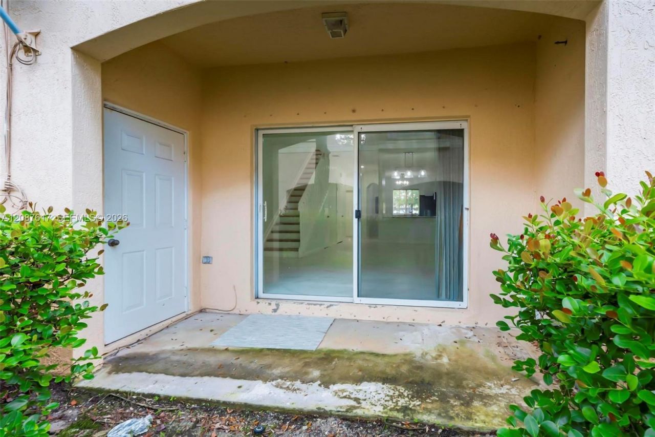 8870 N Isles Cir, Tamarac, FL 33321 Photo