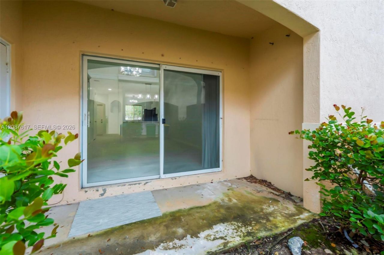 8870 N Isles Cir, Tamarac, FL 33321 Photo