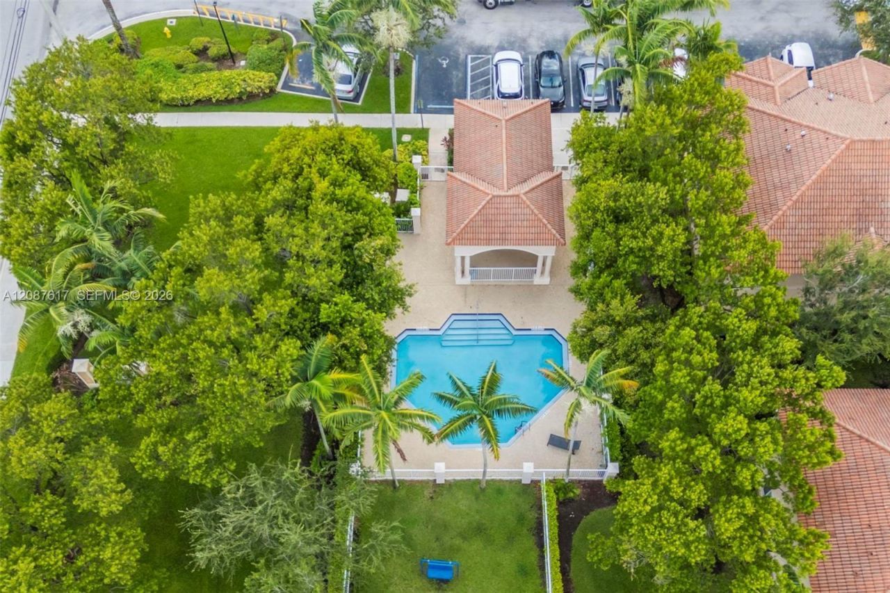 8870 N Isles Cir, Tamarac, FL 33321 Photo