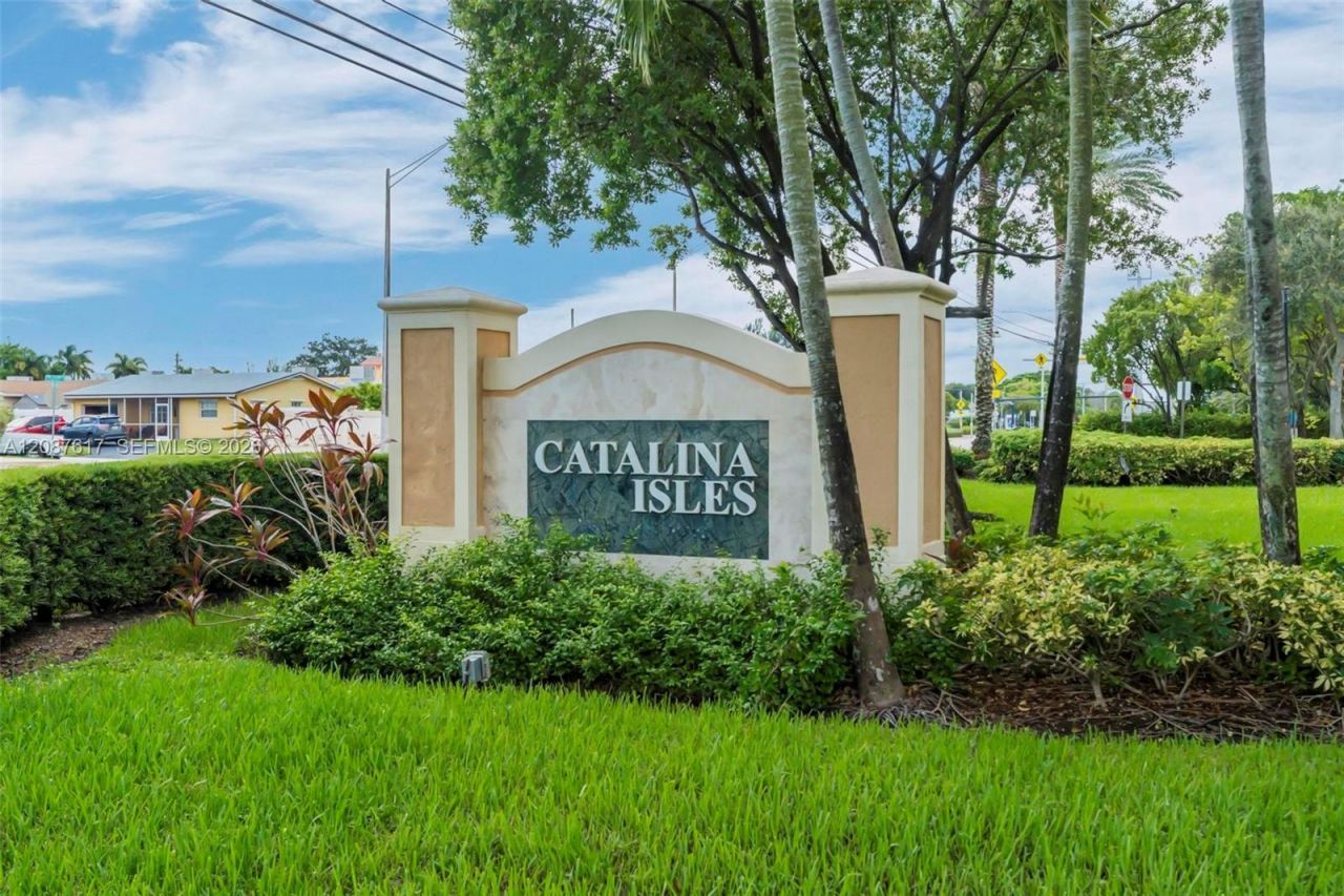 8870 N Isles Cir, Tamarac, FL 33321 Photo