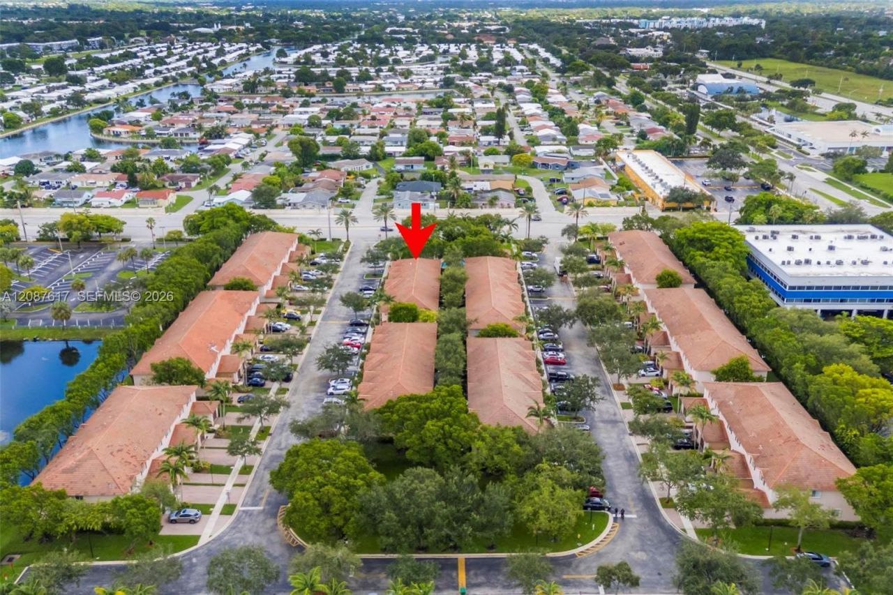 8870 N Isles Cir, Tamarac, FL 33321 Photo