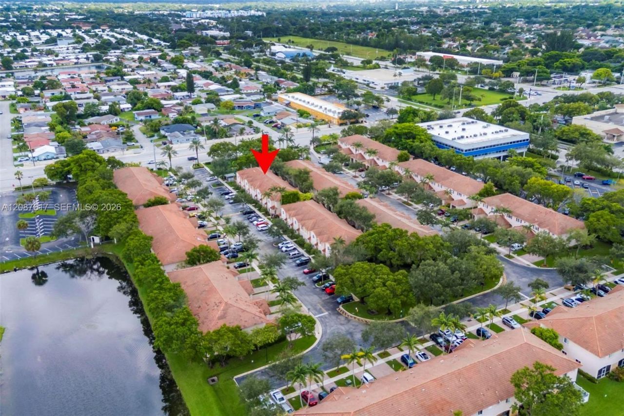 8870 N Isles Cir, Tamarac, FL 33321 Photo