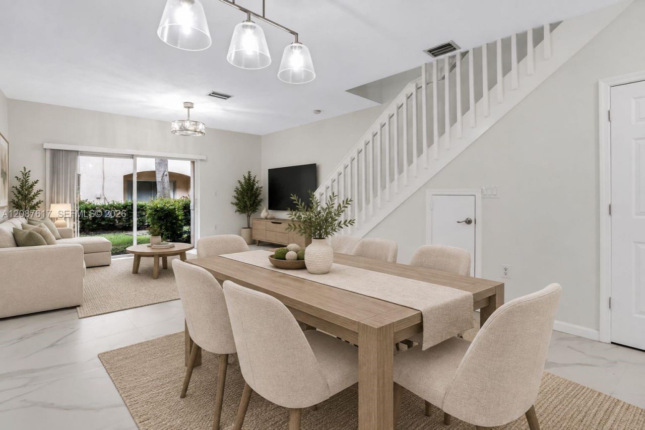 8870 N Isles Cir, Tamarac, FL 33321 Photo