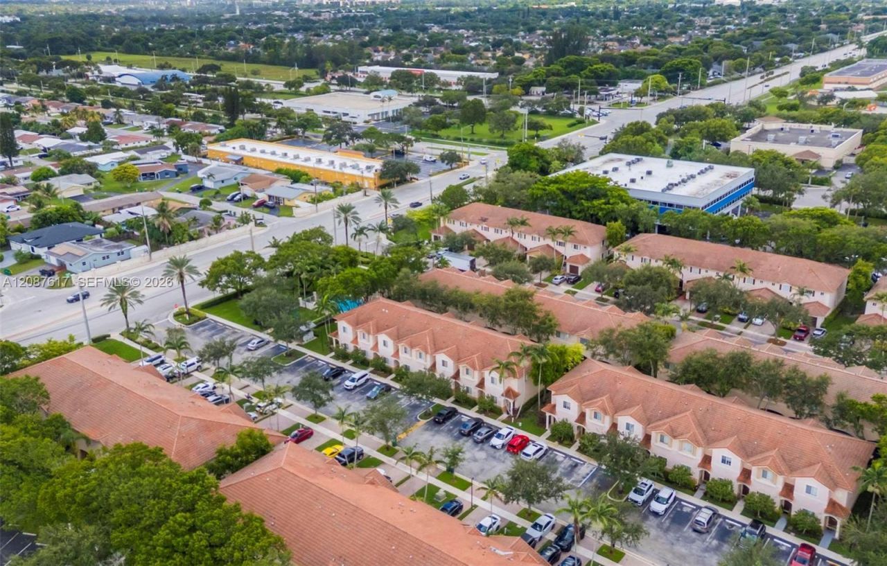 8870 N Isles Cir, Tamarac, FL 33321 Photo