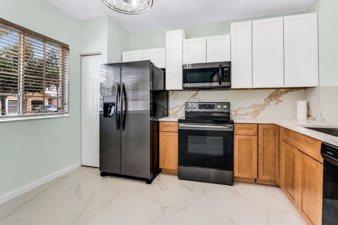 8870 N Isles Cir, Tamarac, FL 33321 Photo