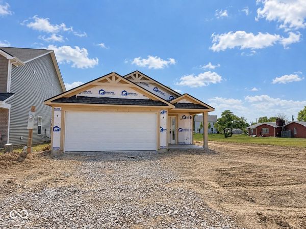 1043 Stratford Lane , Shelbyville, IN 46176