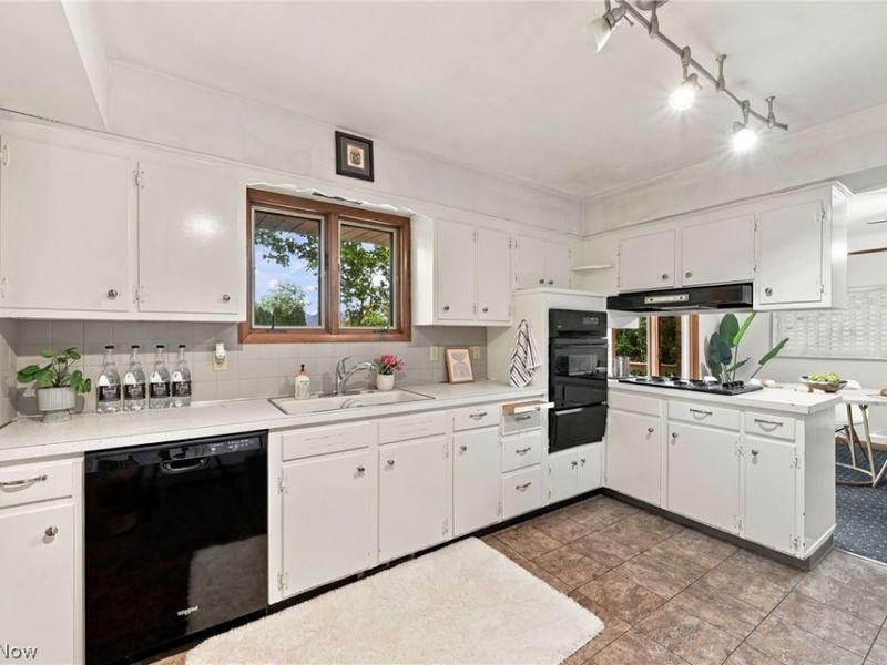 3397 Lotus Lane, Seven Hills, OH 44131 Photo 10