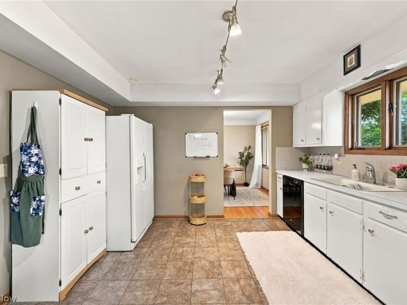 3397 Lotus Lane, Seven Hills, OH 44131 Photo 12