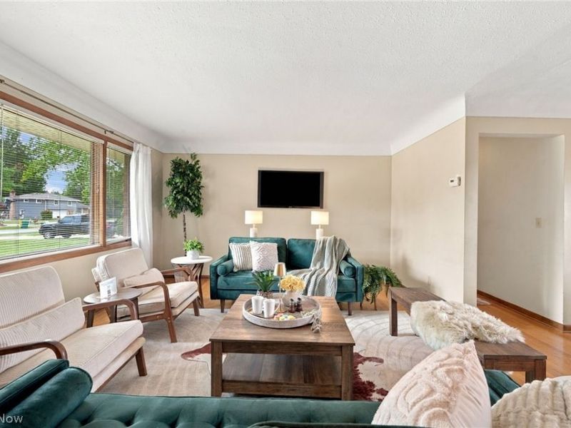 3397 Lotus Lane, Seven Hills, OH 44131 Photo 3