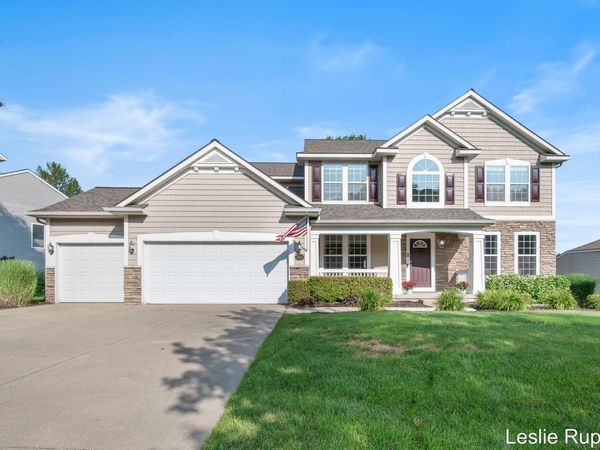 2643 Arbor Chase Drive NE, Grand Rapids, MI 49525