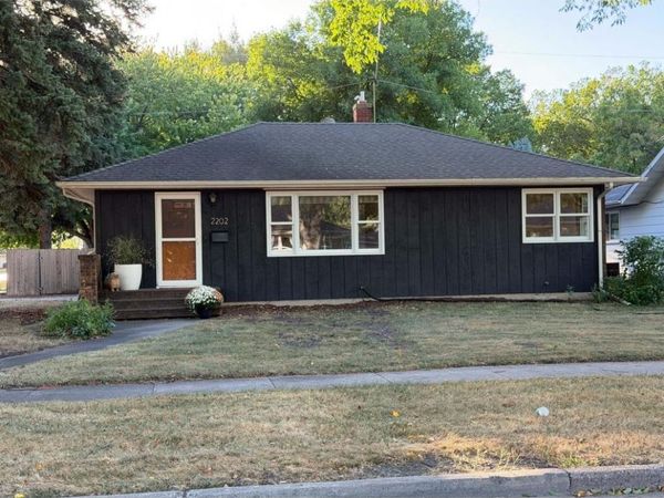 2202 8th Street N, Fargo, ND 58102