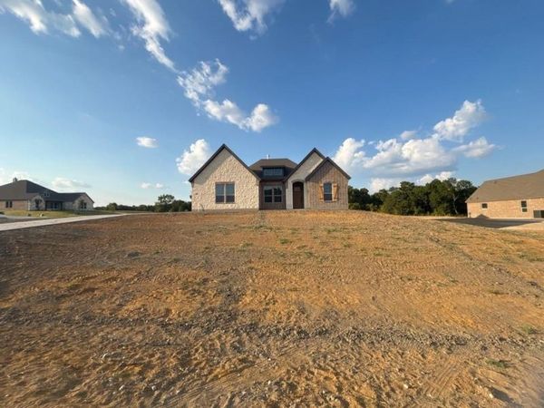 700 Deer Dale Court, Van Alstyne, TX 75495