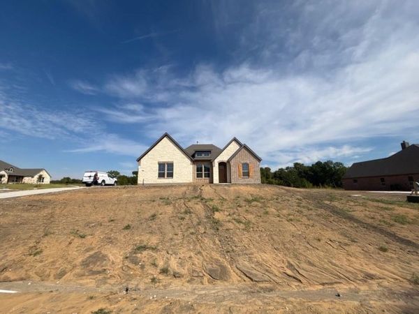 700 Deer Dale Court, Van Alstyne, TX 75495